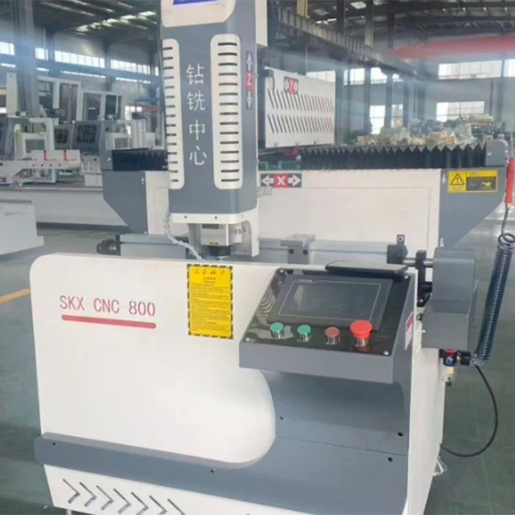 800 mm-es CNC megmunkáló központ ipari alumínium profilokhoz