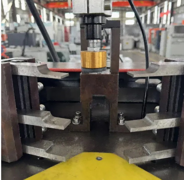 Nagy szilárdságú 140 mm-es alumínium sarokkombináló gép
